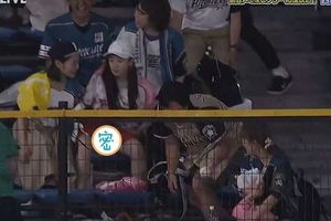 攝影師壞壞！全壘打拍到「觀眾席女偶像」，大家瞬間驚醒：看到了！