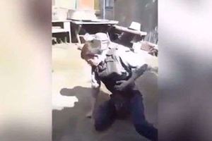 蠢男測試防彈衣朝自己開槍結果GG