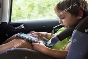 3歲女車上玩平板車禍一頭撞上慘死