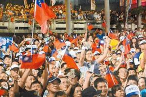 決戰黃金周！韓國瑜今晚登鳳山陳其邁氣球大遊行