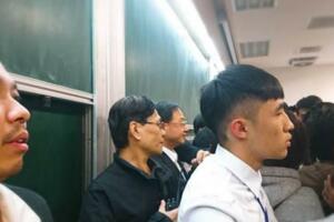 江宜樺被學生鬧場沈富雄：民進黨出了豬隊友