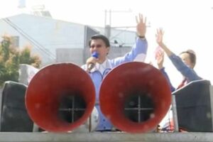 拚翻轉！謝龍介掃街打包票：沒找到農漁品訂單辭立委
