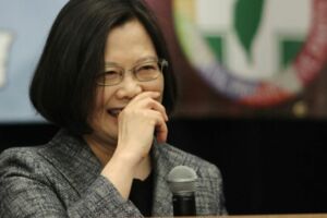 為了選票?每包32元擬修法減收 化解民怨！降菸稅小確幸 綠護政權大戰略