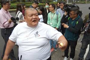 「髮蠟哥」高市府丟香蕉洩憤 韓國瑜 : 努力幫外銷還被抹黑、扭曲