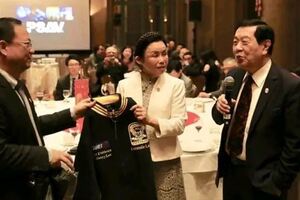 80歲「華人神探」李昌鈺與62歲二婚妻子蔣霞萍，現身洛杉磯後形影不離
