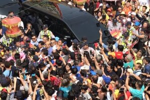 鎮瀾宮被包圍 韓國瑜：向媽祖祈求台灣平安、人民有錢！
