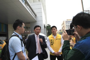 質疑聯新醫院違建還不拆 黃國昌：桃園市消極縱容