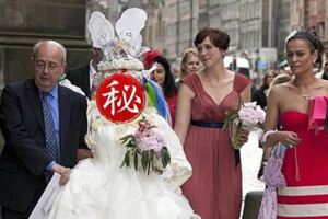 全身穿7千洞！最醜新娘嫁億萬富豪夫讚：很美