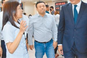 遭韓小編嗆噁心大人  陳政聞敗選反升高官