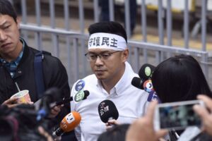 幸福盟不滿漠視公投要蔡英文下台 抗議人潮「突襲」總統府