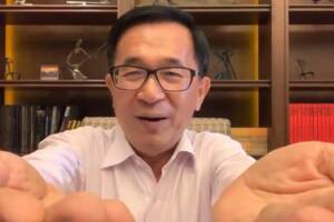 手抖!？阿扁簽書會1分鐘可簽7本