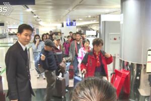 領隊控越南海關勒索！ 104人付美金才通關