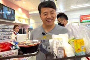 美國網紅逛台灣小7「吃到停不下來」觀看狂飆千萬…外國網友：想搬去台灣！