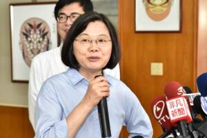 小英拿自殺酸人  謝寒冰嗆：妳確定要打這個