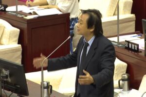 為「垃圾」失言風波止血 柯文哲向議會致歉