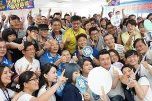 6月1日凱道造勢挺韓發10萬支國旗遍地開花！韓國瑜民調可能再攀升到4成 ！孫大千和前綠委李俊毅打賭未超過8萬，提供200個便當送給遊民。