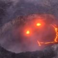 攝影師從空中俯拍夏威夷最活躍的火山，卻發現火山不僅「露出微笑」而且還看起來非常開心！