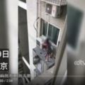 因為丈夫外遇婦女拖女兒跳樓女童哭求：媽媽我不要