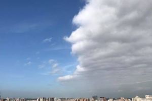 桃園天空出現半陰半晴猶如「陰陽海」