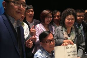 「陳水扁總統照片集」簽書會陳菊:歷史會給阿扁公平論斷。