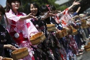 二戰後，日本男女比例失調，卻能快速恢復人口，原因很不齒！