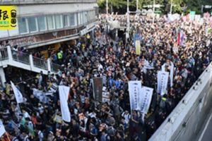 台灣逾萬人大遊行，反對修改《勞動基準法》！