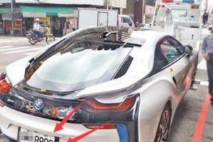 臺中豐原有臺千萬BMWi8超跑違規停車，警3分鐘強制拖走！沒想到車主竟然……這下慘了！