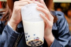 「珍奶之亂」環保署說政策不粗糙網：店內鋼吸管你敢用？