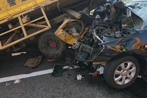 國道工程車停路肩遭撞　1死2傷