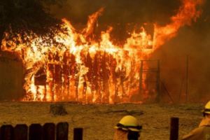 瑞定卡爾山火破壞力已造成兩名消防員和四名平民死亡加州史上第九強