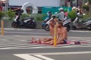 馬路當成夏威夷老外裸躺槽化線曬肉