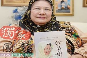 曾當鄧小平夫人翻譯員及敦胡申翁翻譯員!沙莉娜無悔學華文!
