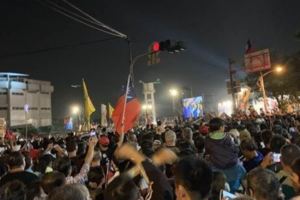韓國瑜鳳山登陸戰街訪支持者大都.....