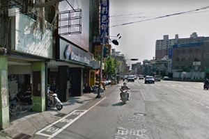 待轉區比水溝還窄！騎士苦笑：根本待「撞」區