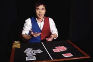 臺灣魔術師「發牌時瞬間換衣」觀眾全看傻　6分鐘演出「慢速觀看也無破綻」摘下世界冠軍-