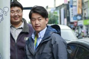 阿諾咧？他設「倒數計時器」酸韓國瑜不會說謊
