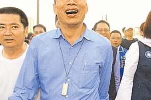 賴參選 柯P邊緣化 最新民調 打趴綠白 韓是最強戰將