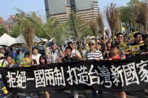 千人遊行抗議韓賣台  高市府：不該扣紅帽子