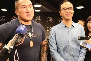 館長稱對岸敵國黃暐瀚回應7字打臉