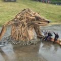 這名藝術家利用廢棄木材完成許多讓人驚嘆的雕塑作品…而且非常活潑有趣和好玩喔！