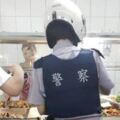 正義魔人PO照「警察可以穿制服買便當？」新北警神回「你先擔心你的雞腿吧」