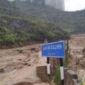 豪雨釀土崩　通往彩雲閣路段遭淹沒