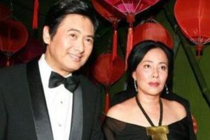 61歲周潤發與妻子陳薈蓮近況，結婚30年膝下無子真相感人！！！