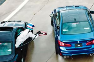 BMWM5連續甩尾8小時　旁邊工作人員「用生命在加油」打破世界紀錄