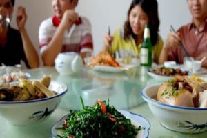 婆婆故意請我農村爸媽在酒店吃飯，飯後買單時，我很意外