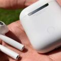 睡醒找不到Airpod！　男子開尋找功能發現「肚子裡在嗶嗶叫」臉綠了…