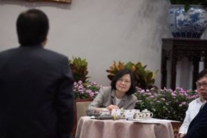 黃毓民/蔡英文就職一周年成績單全紅