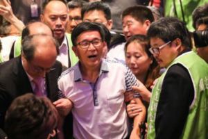 戳破謊言陳致中表示「阿扁已回高雄」遭民眾打臉中監：考慮撤銷保外就醫