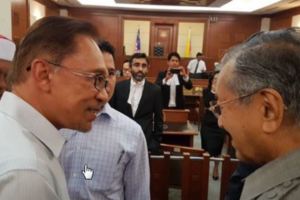 Kecoh...TunMhinasistemperundangannegara..