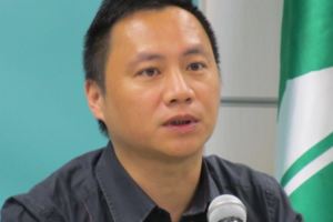 王丹坦承收扁40萬美金網友:難怪一直幫綠營講話